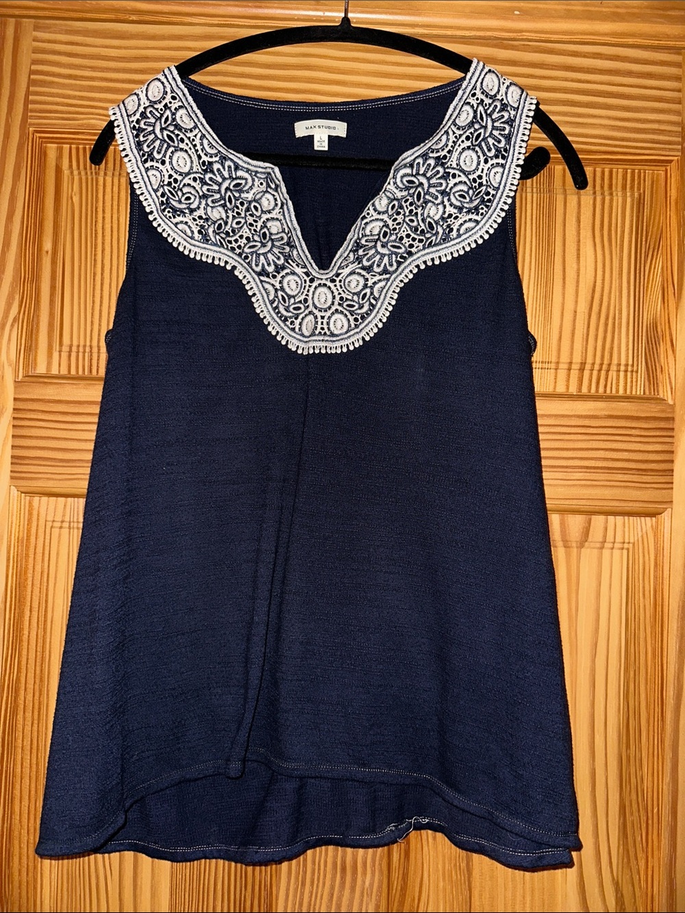 Max Studio Navy Embroidered V-Neck Sleeveless Top size L